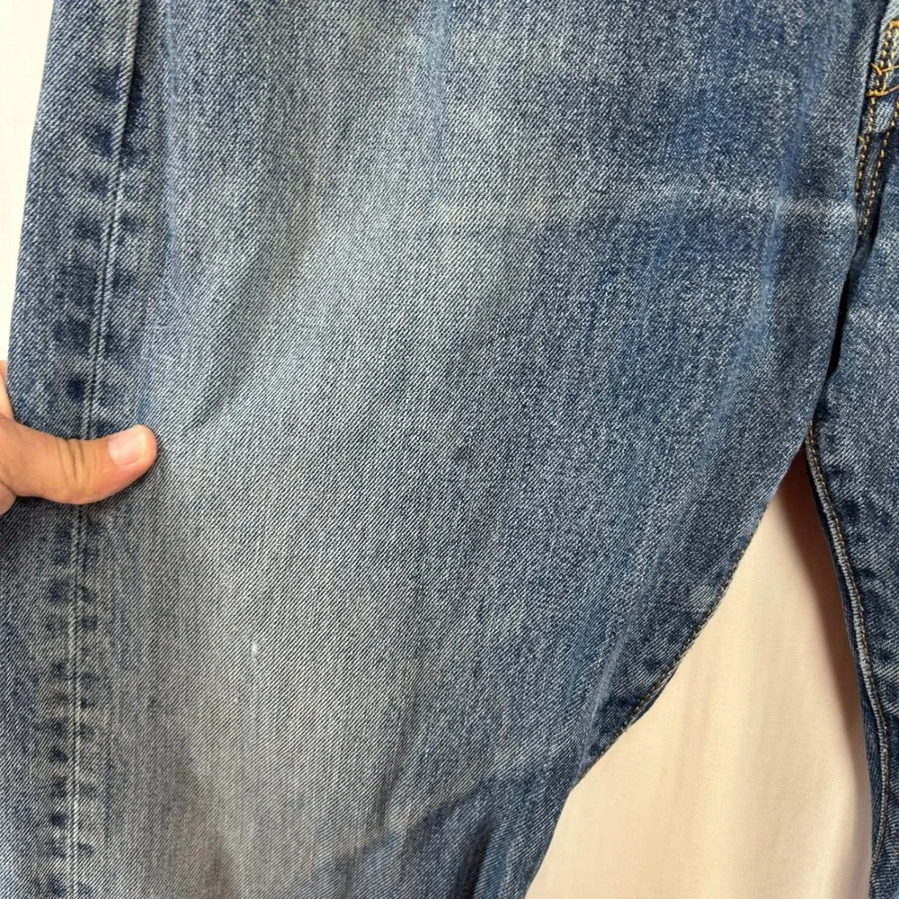 Levis note hard